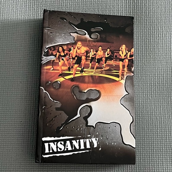 Beachbody Insanity program workout dvds, guide, calendar - Picture 1 of 11
